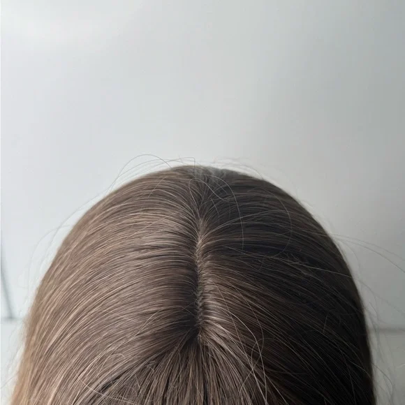 Balayage Caramel Blonde Wavy Wig with Dark Roots - Realistic appearance - Picture 7 of 7